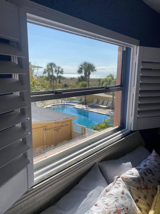 Beachfront Condo On Quiet Treasure Island- 1 Bed St. Pete Beach Exterior photo