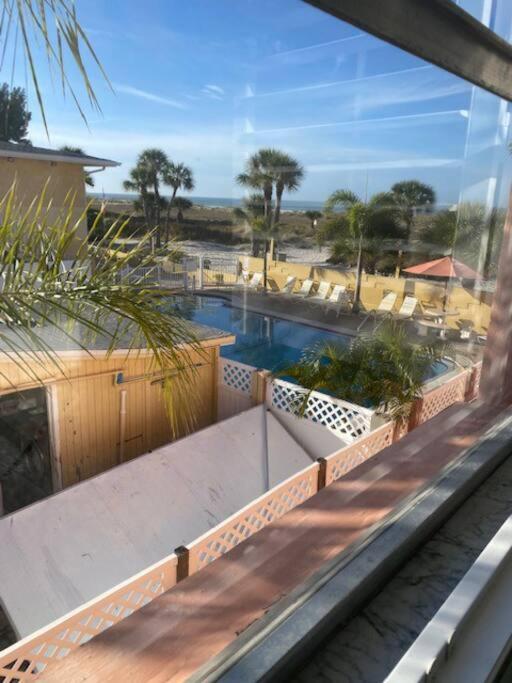 Beachfront Condo On Quiet Treasure Island- 1 Bed St. Pete Beach Exterior photo