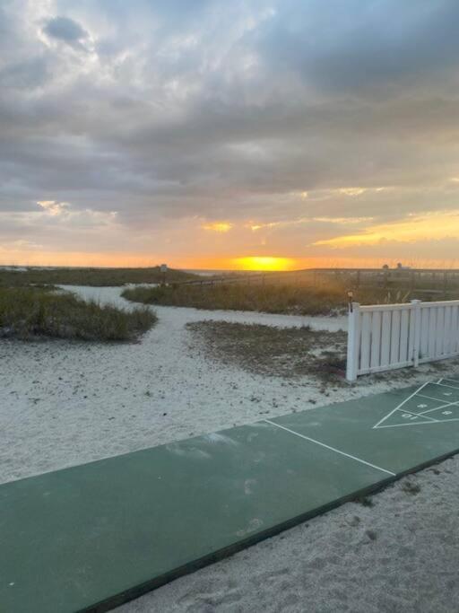 Beachfront Condo On Quiet Treasure Island- 1 Bed St. Pete Beach Exterior photo
