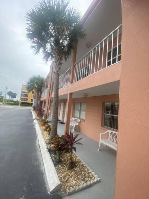 Beachfront Condo On Quiet Treasure Island- 1 Bed St. Pete Beach Exterior photo