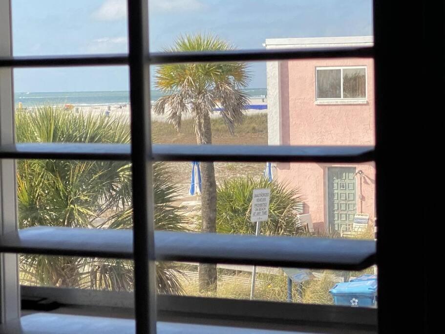 Beachfront Condo On Quiet Treasure Island- 1 Bed St. Pete Beach Exterior photo