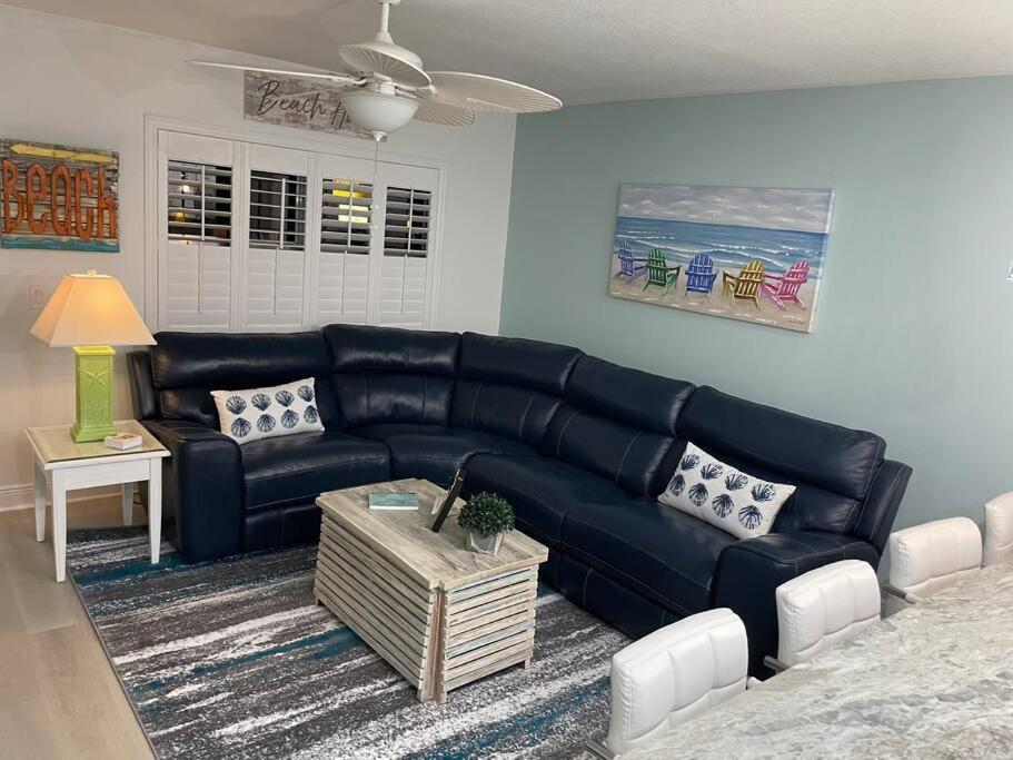 Beachfront Condo On Quiet Treasure Island- 1 Bed St. Pete Beach Exterior photo